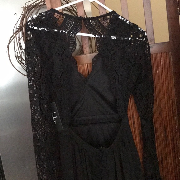 Black formal gown - Picture 3 of 3
